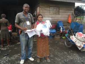 Project coordinator with teenage mother