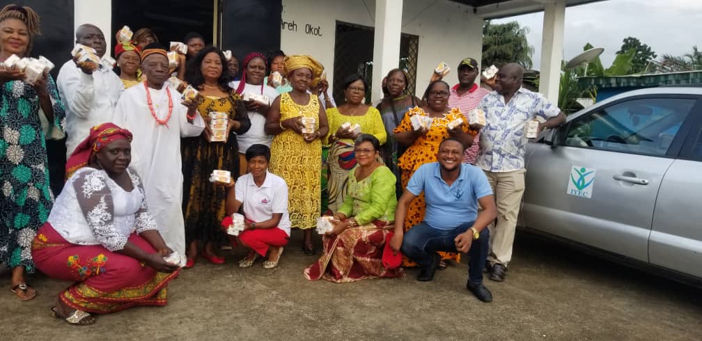 IYEC distributing antiseptic soapa to women to fight against Covid 19